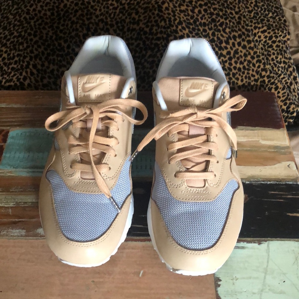 Nike Air Max sneaker beige/silver/white